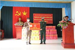 Đoàn công tác Tổng cục Chính trị dâng hương, tặng quà tại ATK Định Hóa, Thái Nguyên